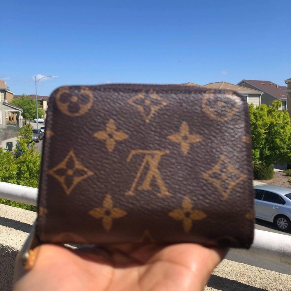 Authentic LV zippy coin purse